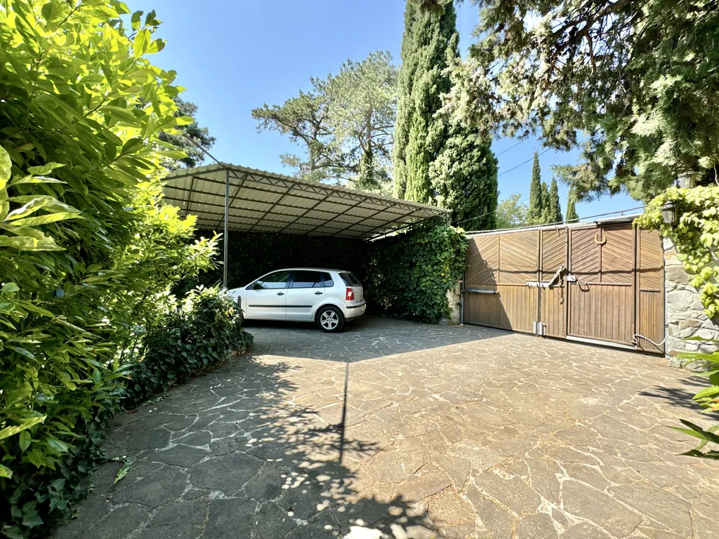 Шикарный дом в заповедной зоне в Ялте