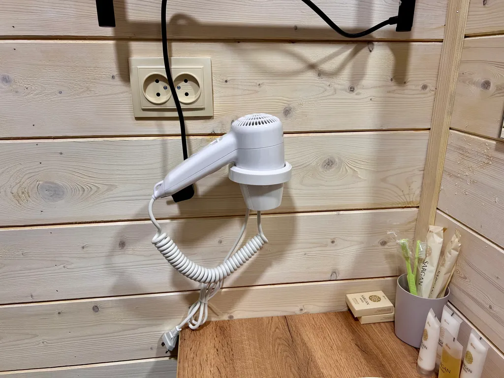 Коттедж Зеркальный дом с 2 спальнями, беседкой и мангалом — Семеновское