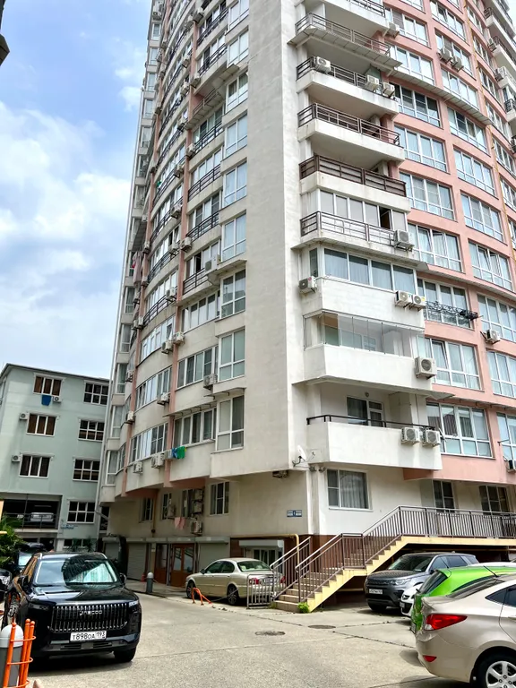 Квартира с видом на море и горы в центре Адлера