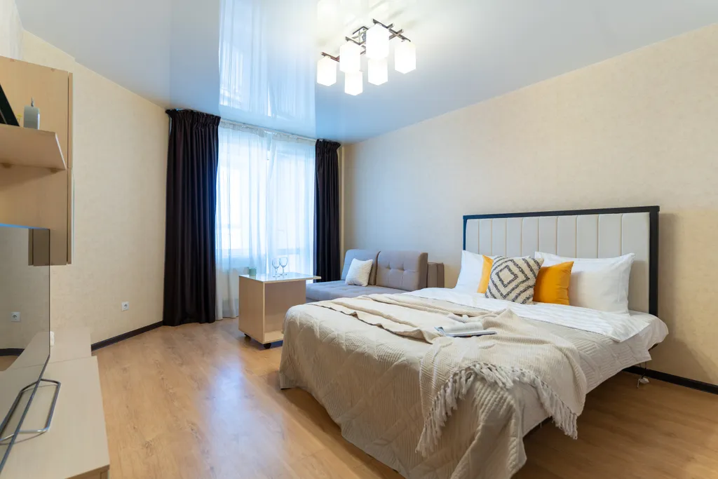 Двушка с подсветкой в спальне и панорамным балконом