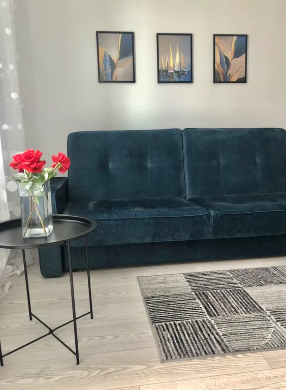 Светлая уютная студия в новом доме с новой мебелью