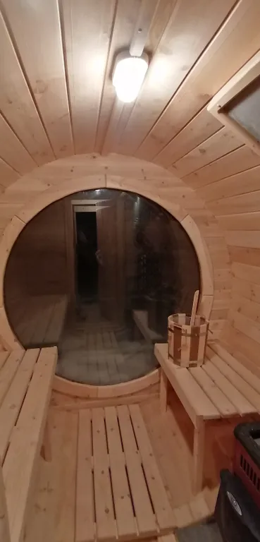 Дом с панорамными окнами на участке 10 соток