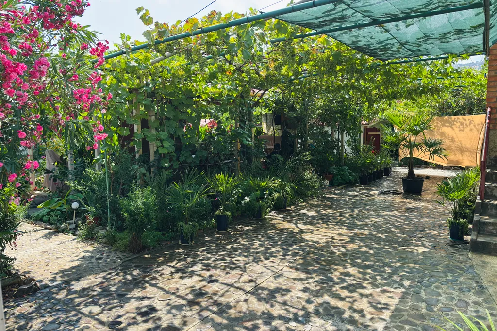 Уютный дом среди гор и моря