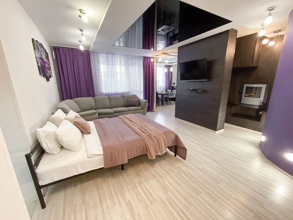 Семейная квартира с камином у ТЦ Аквамолл