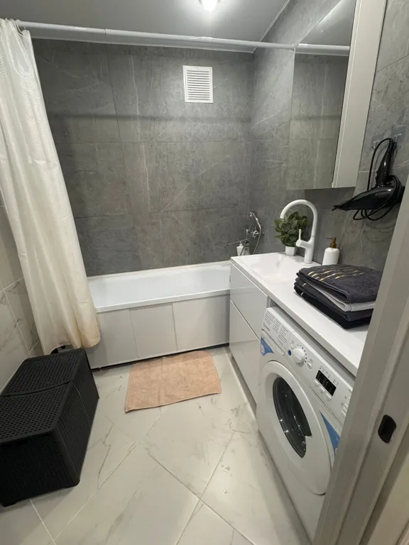 Новая дизайнерская квартира с новым ремонтом и мебелью