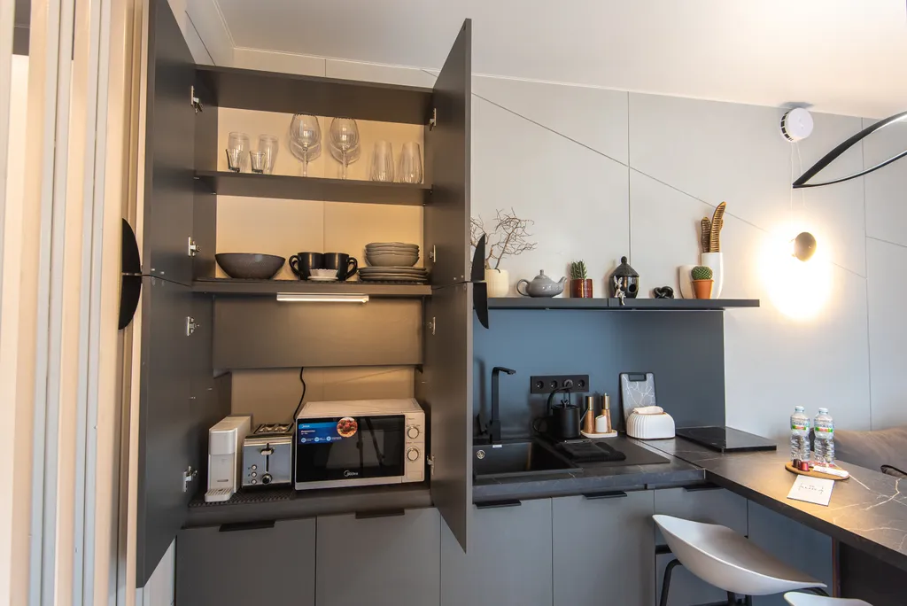 Зеркальный домик с террасой и теплой купелью