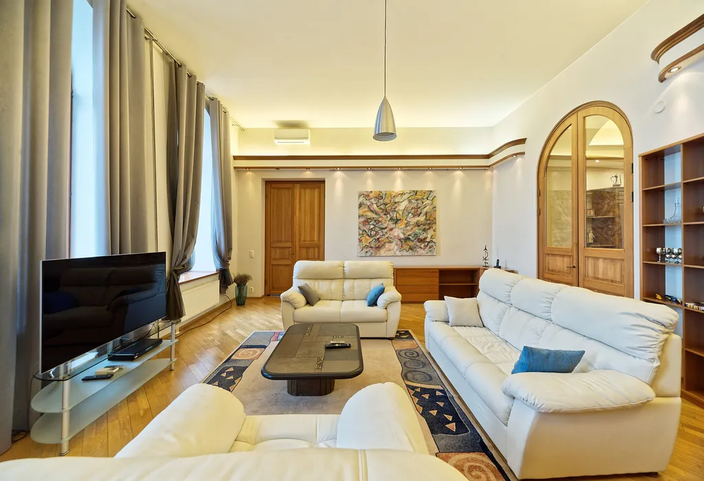 Двухуровневая квартира с видом на Неву по соседству с Эрмитажем