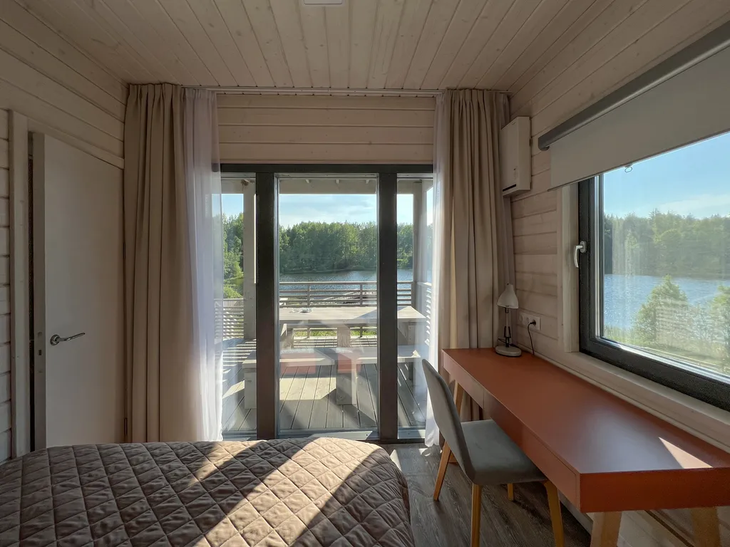 Коттедж Дом на озере с сауной и 1 спальней — Санкт-Петербург