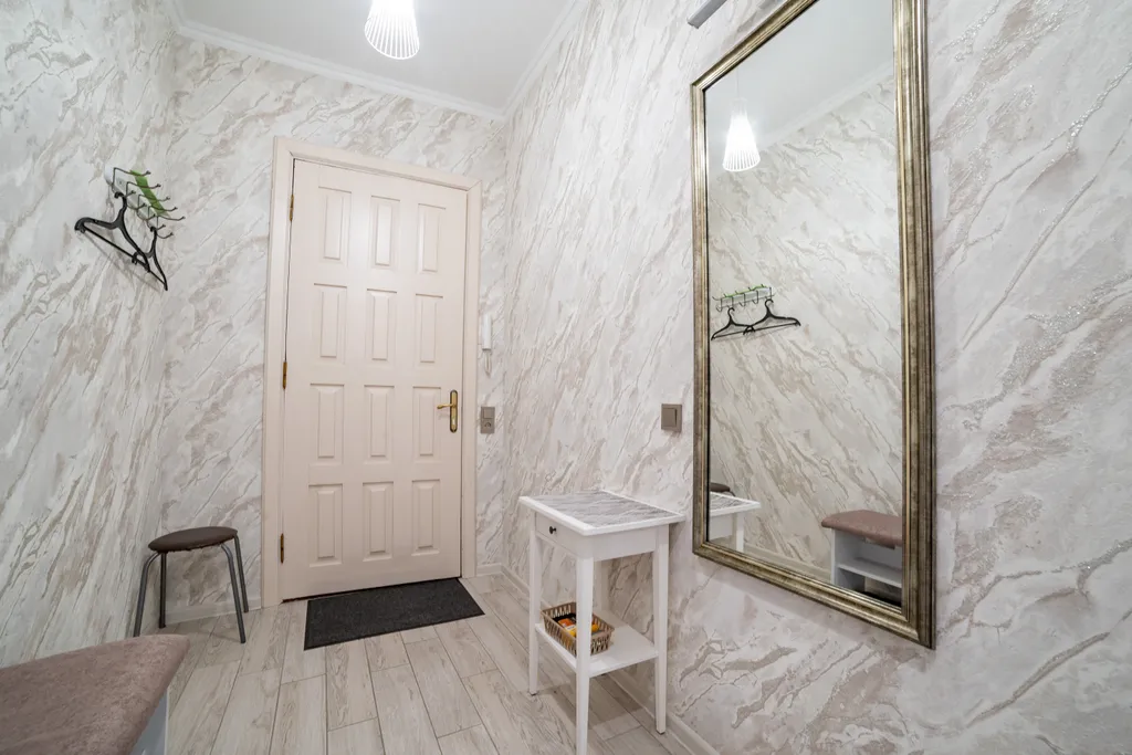 Сталинка в центре, в пешей доступности парк и вокзал, кондиционер, wi-fi