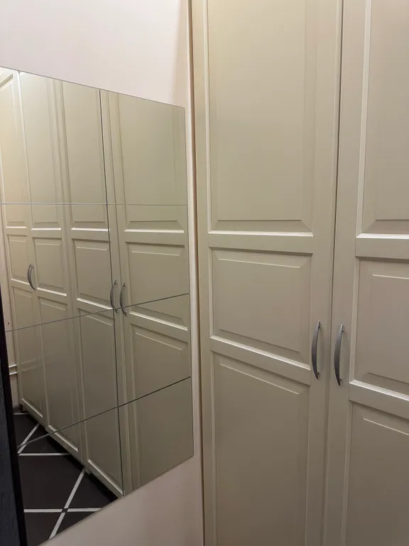 Уютная квaртиpа c двумя балконами и красивым видом на гoры