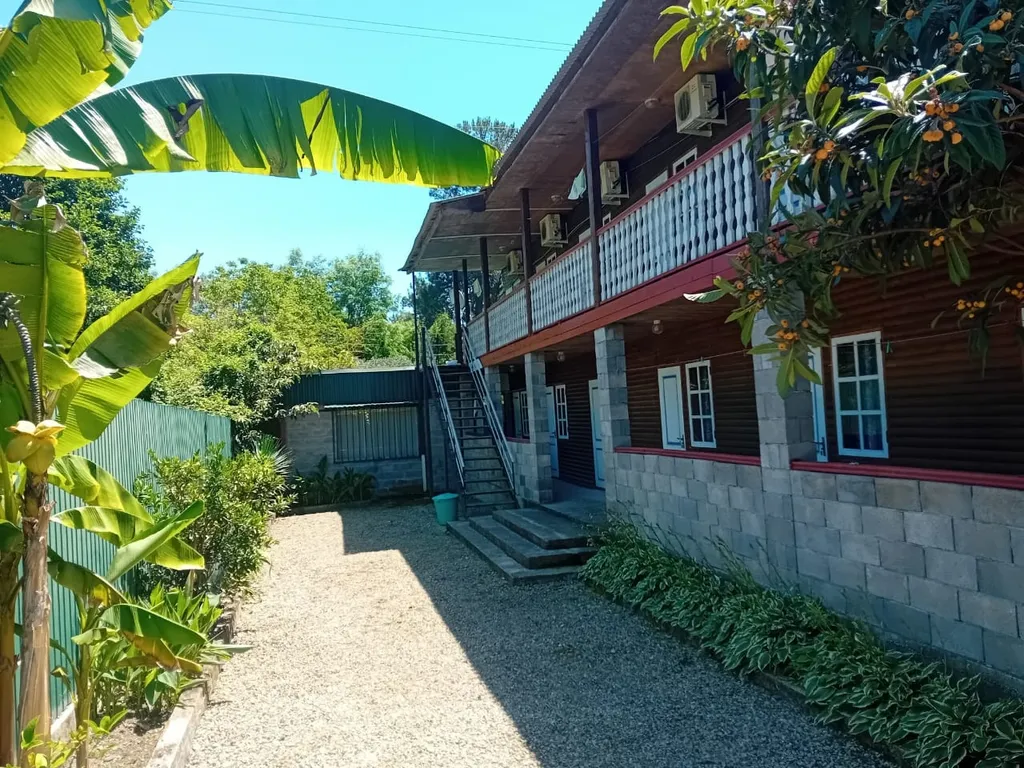 Квартира Трехместный номер с основными удобствами — аренда посуточно в Пицунда