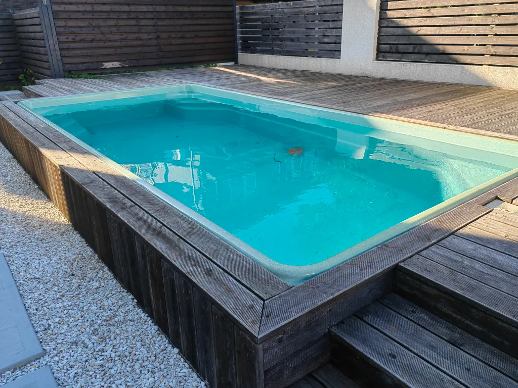 Дом с бассейном, но без ремонта