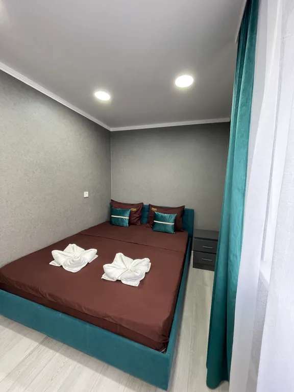 Компактная двушка в балконом и видом на сквер в районе АЭТЗ