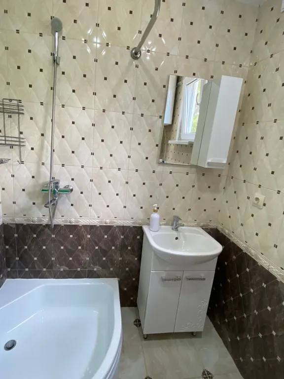 Домик у реки Дах с видом на горы