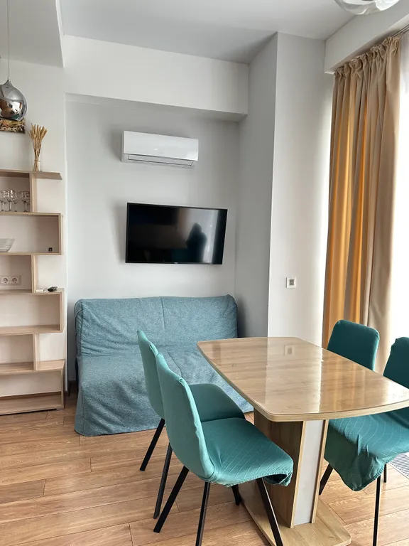 У моря