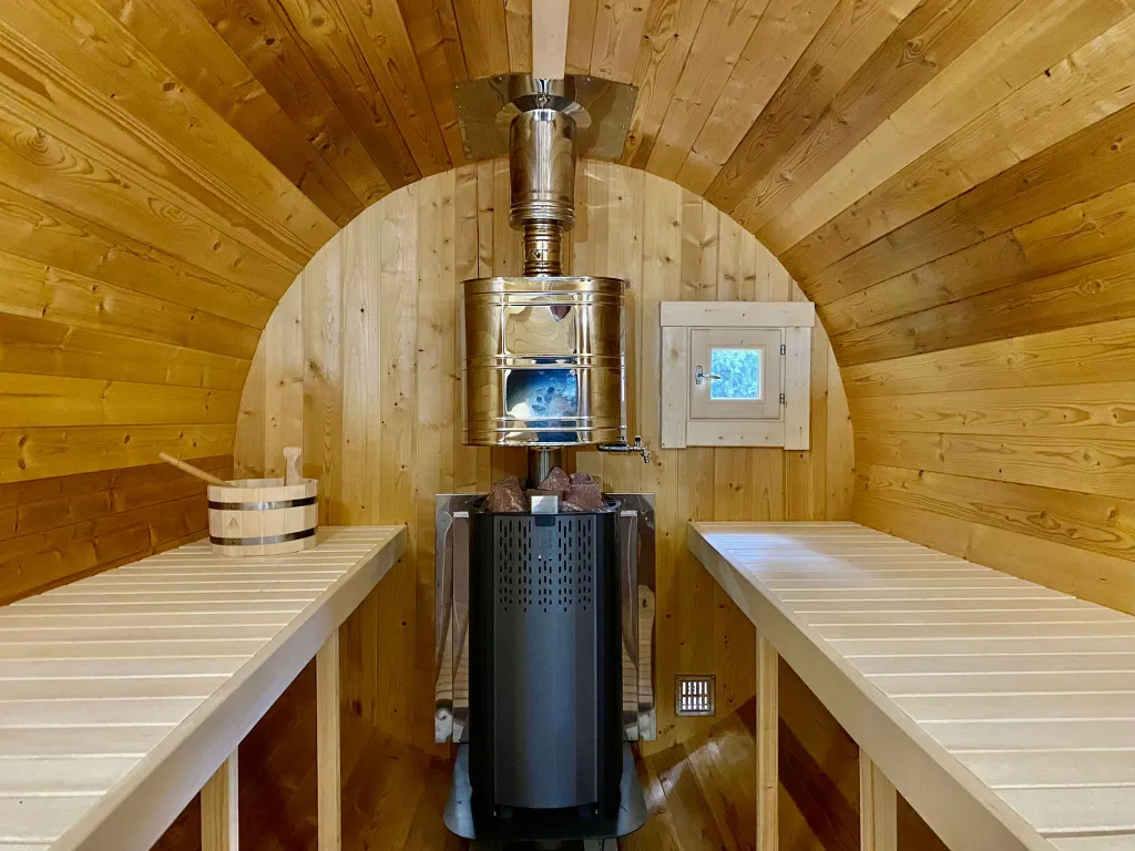 Замок на берегу каскада озер в Новой Москве