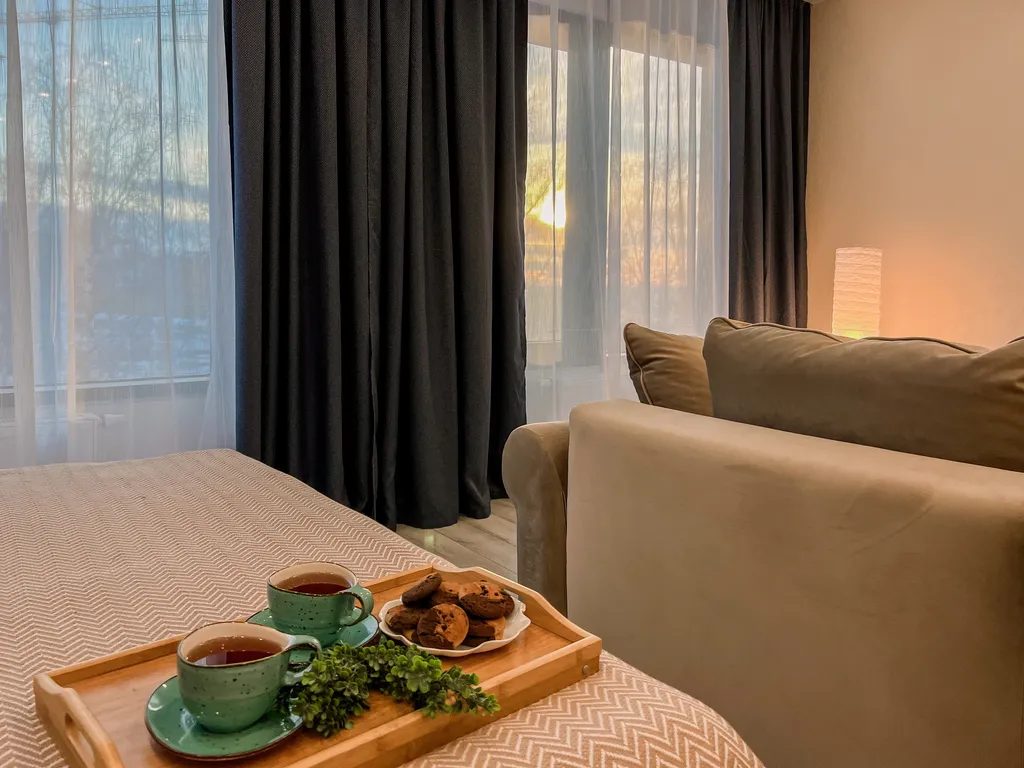 Студия c дизaйнерским интерьеpом