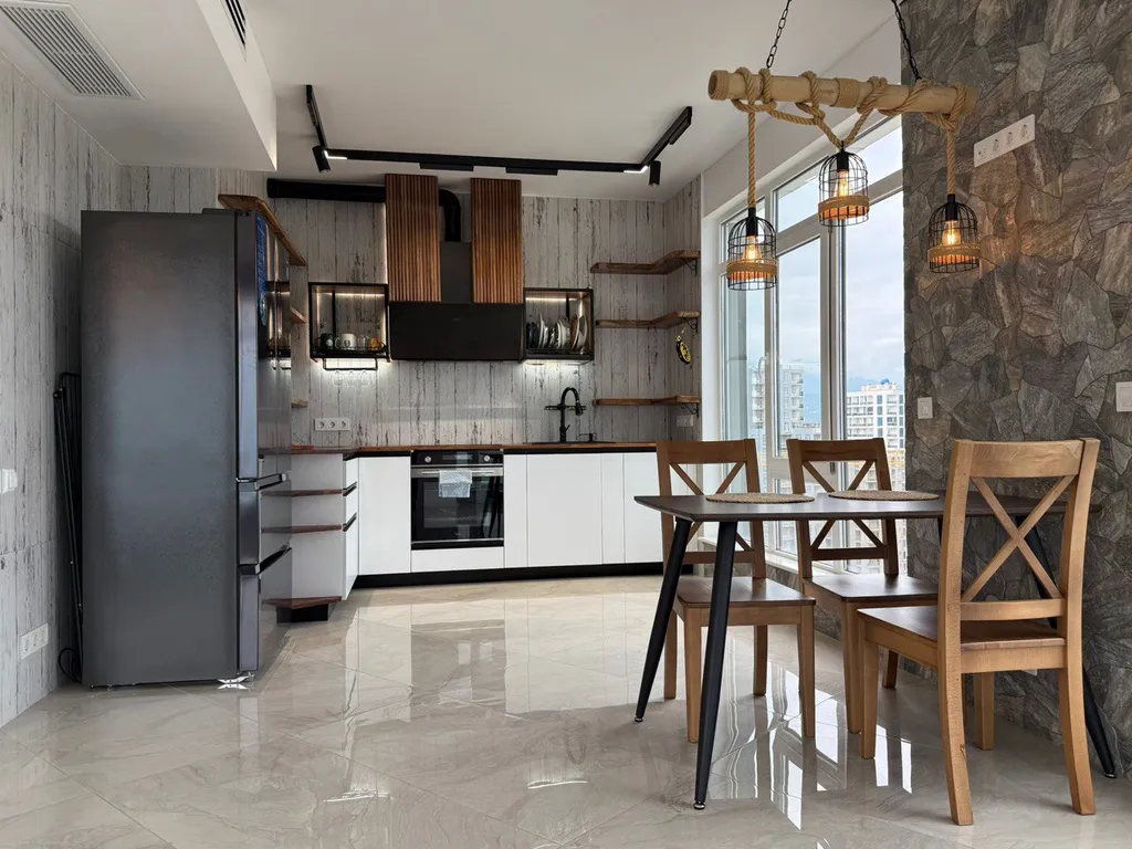 Дизайнерская квартира с прямым видом на море в премиальном комплексе