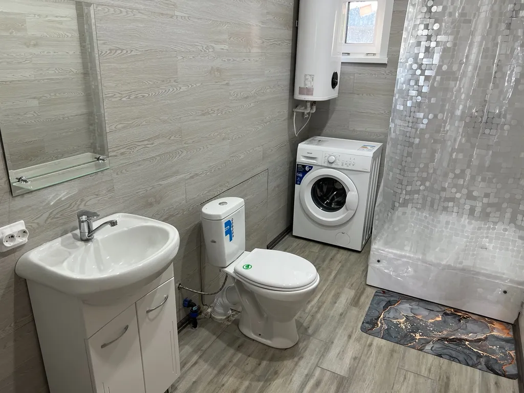 Уютный домик на берегу реки