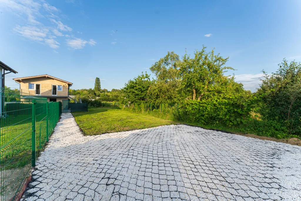 Дом с баней и бассейном