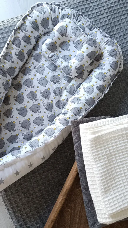 Уединенный трёхместный домик с queen size с собственным садом