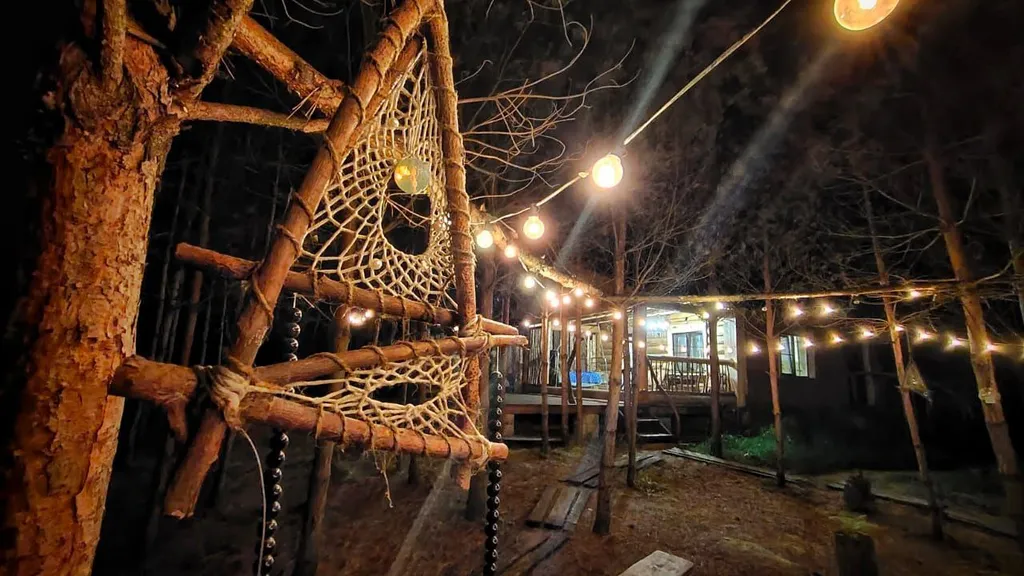 Гостевой домик A-frame в сосновом лесу