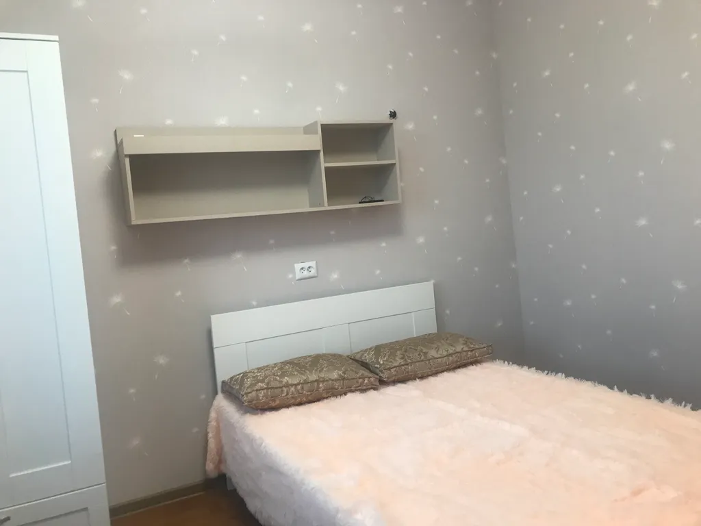 Уютная двухкомнатная квартира в центре ! Водстрой! 
Горячая вода есть!