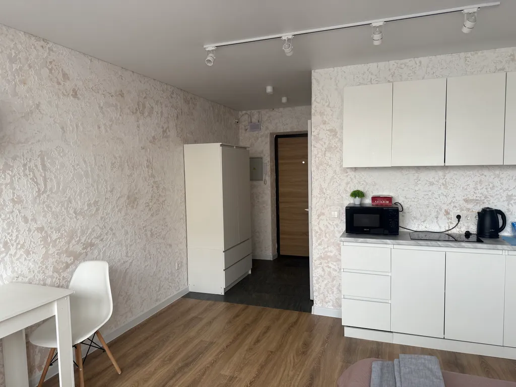 Уютная студия с дизайнерским ремонтом на конституции