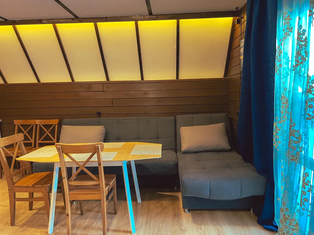 Двухэтажный дом с чаном и баней