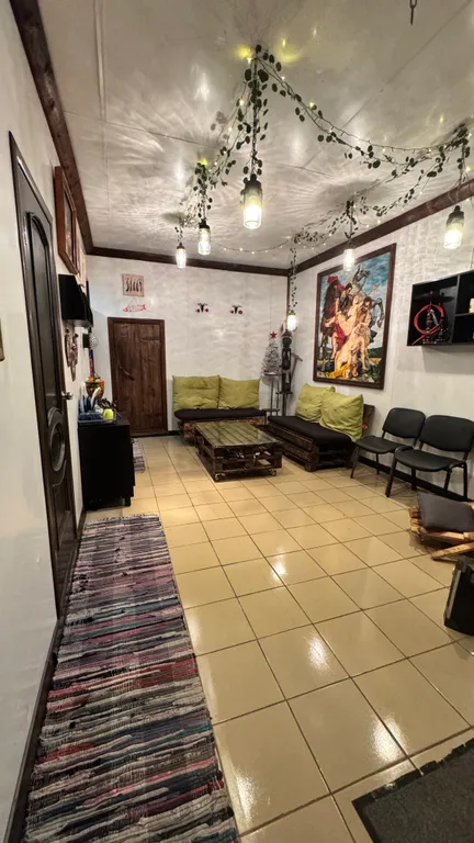 Уютный дом в черте города