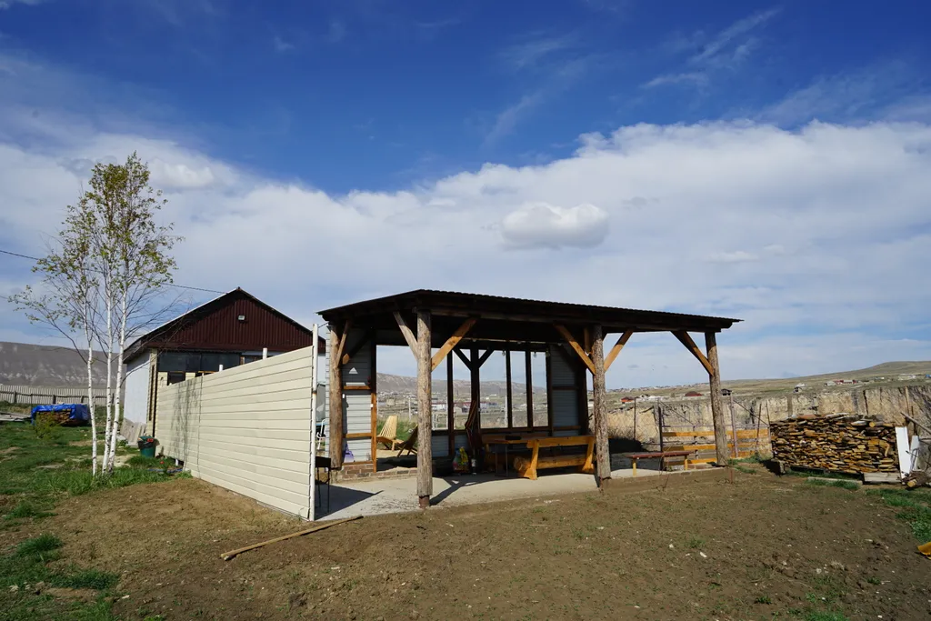 Домик на краю обрыва