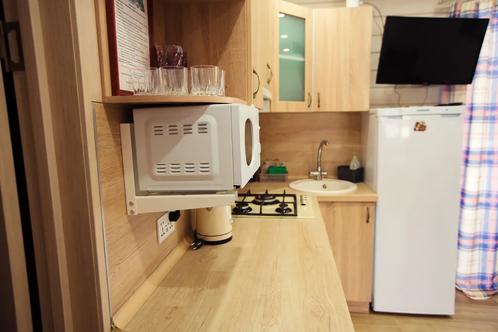 Уютный коттедж в деревенском стиле на берегу озера