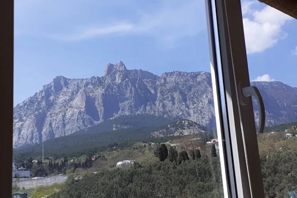 Уютная квартира с видами на море и вершины Ай-петри