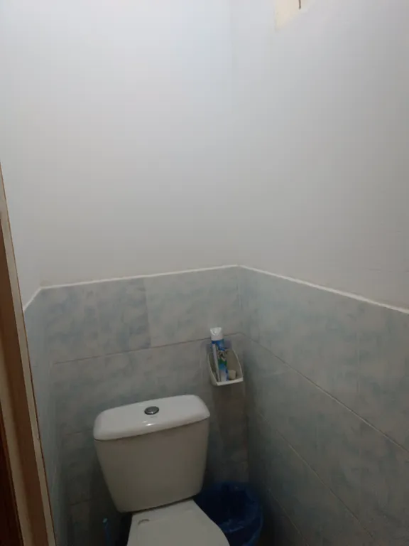 Отдельная часть дома с беседкой в саду