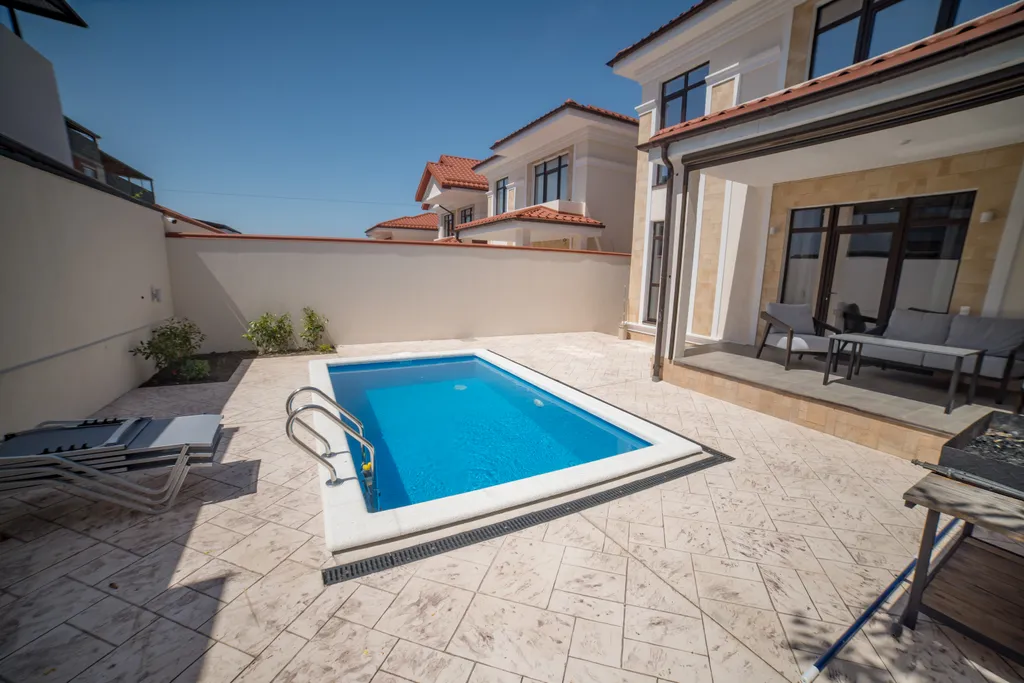 Роскошный дом с бассейном и сауной