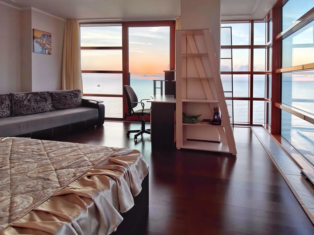 Шикарная видовая квартира в Золотой Бухте