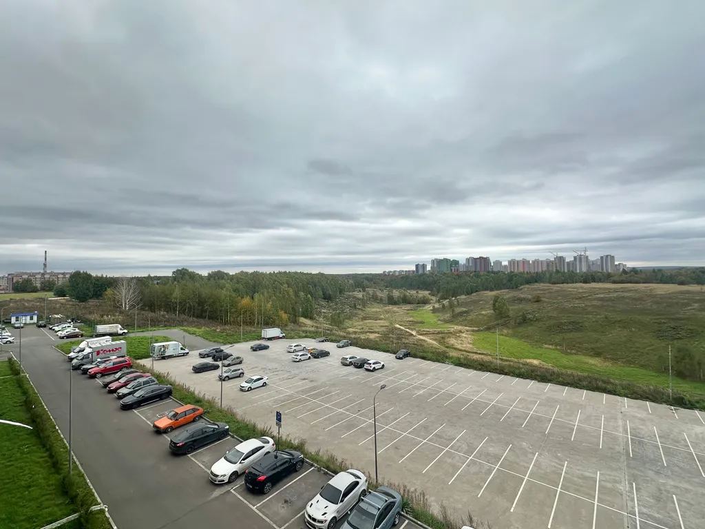 Однушка с большой парковкой