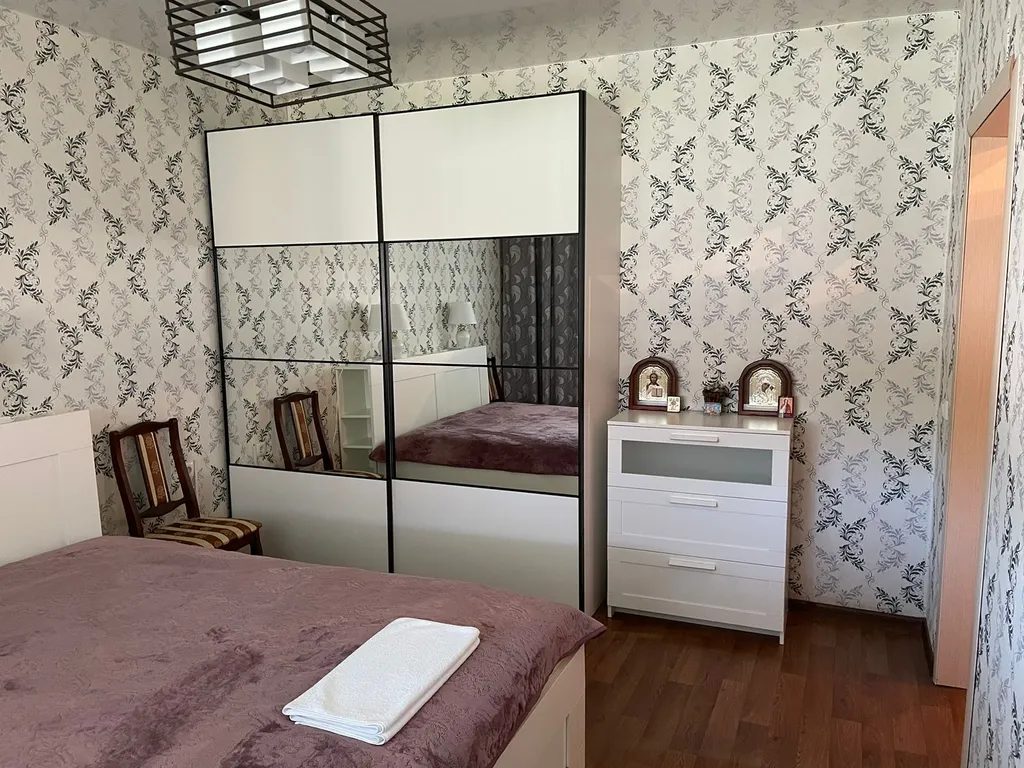 В пешей доступности от монастыря