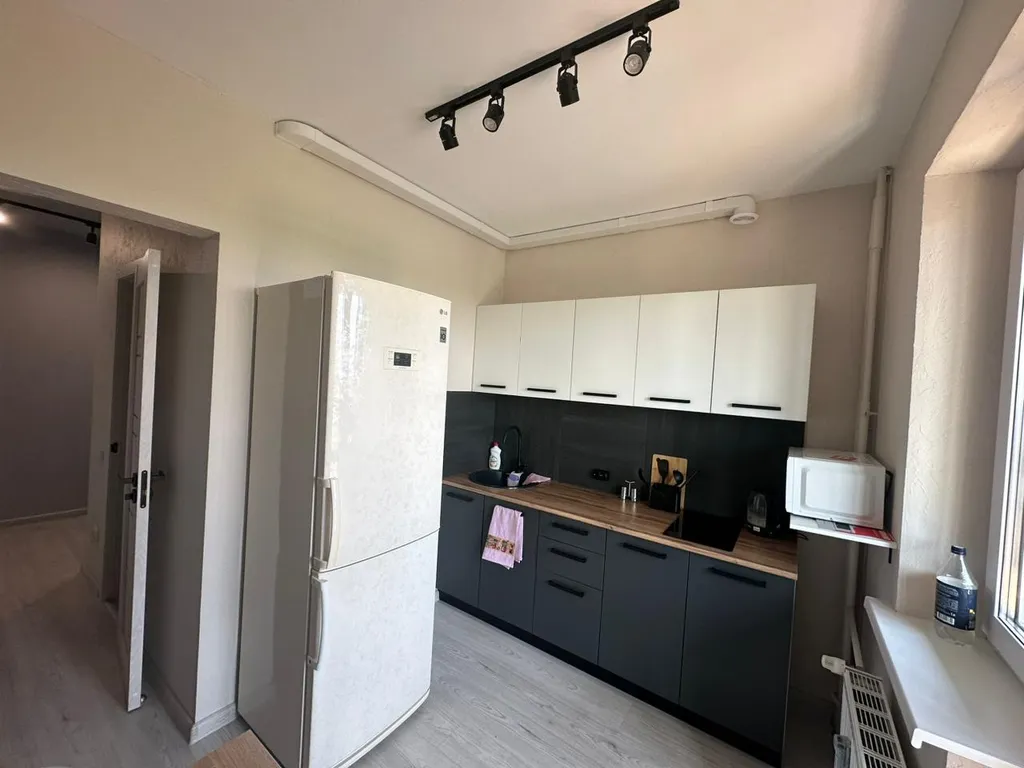 Панорамный балкон возле крупного ТРЦ