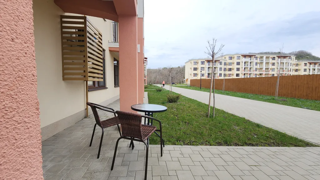 Евродвушка в корпусе с бассейном