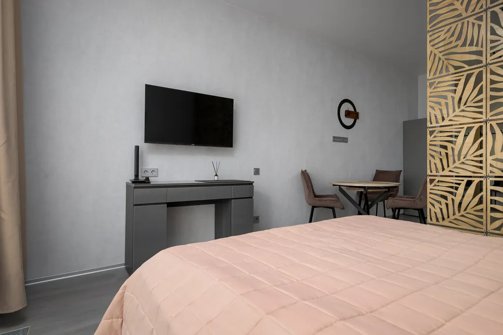 Большая современная студия у моря с видом на горы