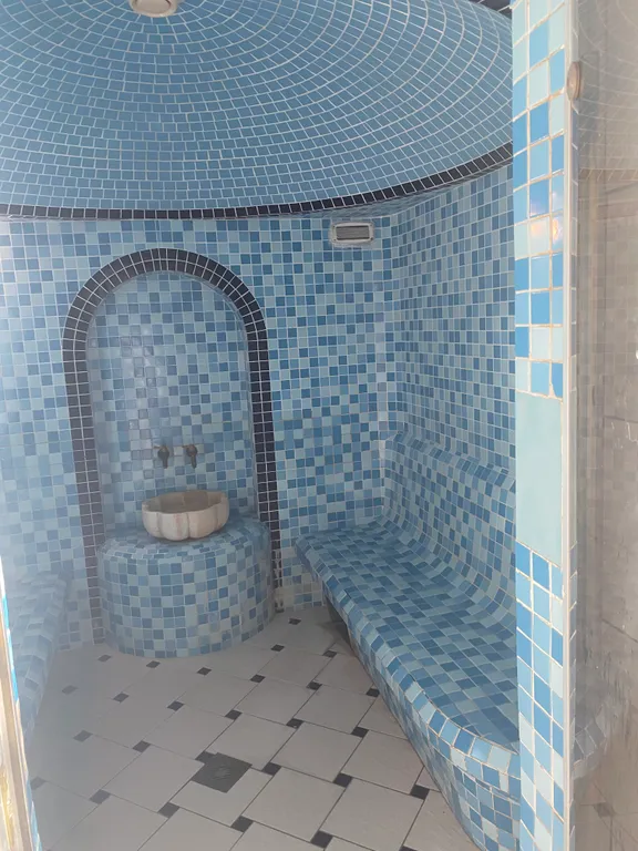 Аквамарин недалеко от моря с бассейном и банями