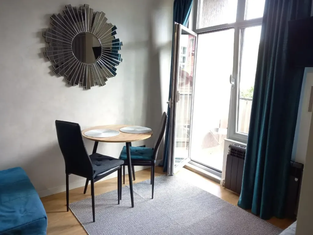 Студия с видом на горы