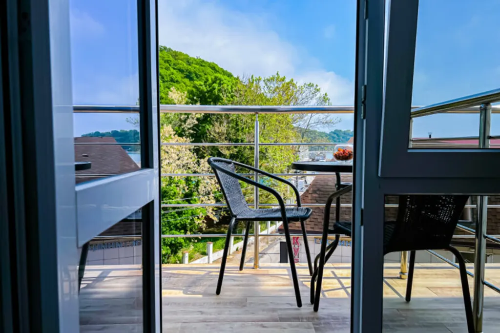 Трехместный номер с балконом