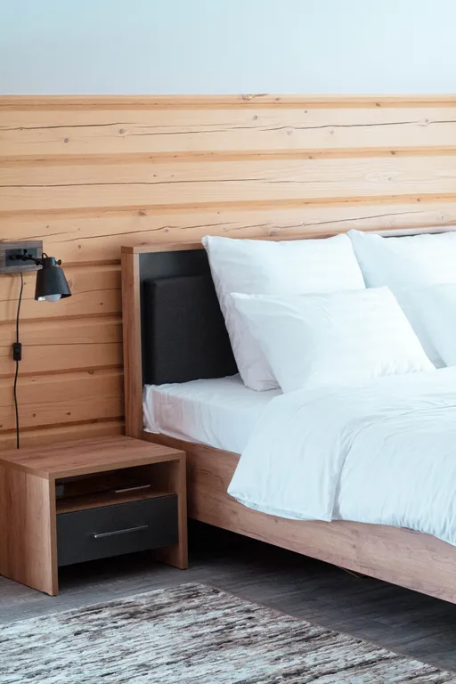 Усадьба в лесу с видом на горы