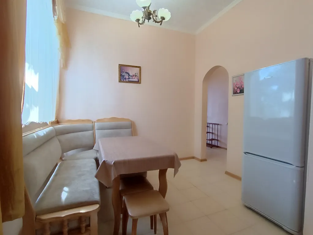 Уютная 2-х комнатная квартира с большой кухней