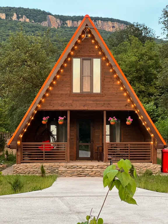 Коттедж Дом А-Фрейм на берегу реки — аренда посуточно в Даховская