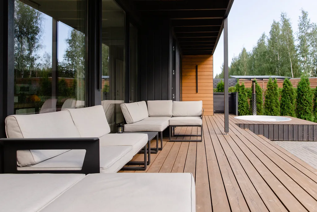 Коттедж Коттедж с панорамными окнами и террасой на крыше — Разметелево