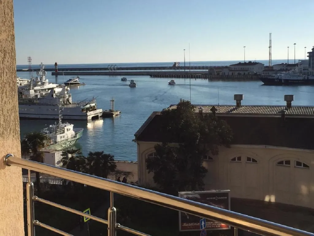 Апартаменты с 2-мя спальнями с видом на яхты