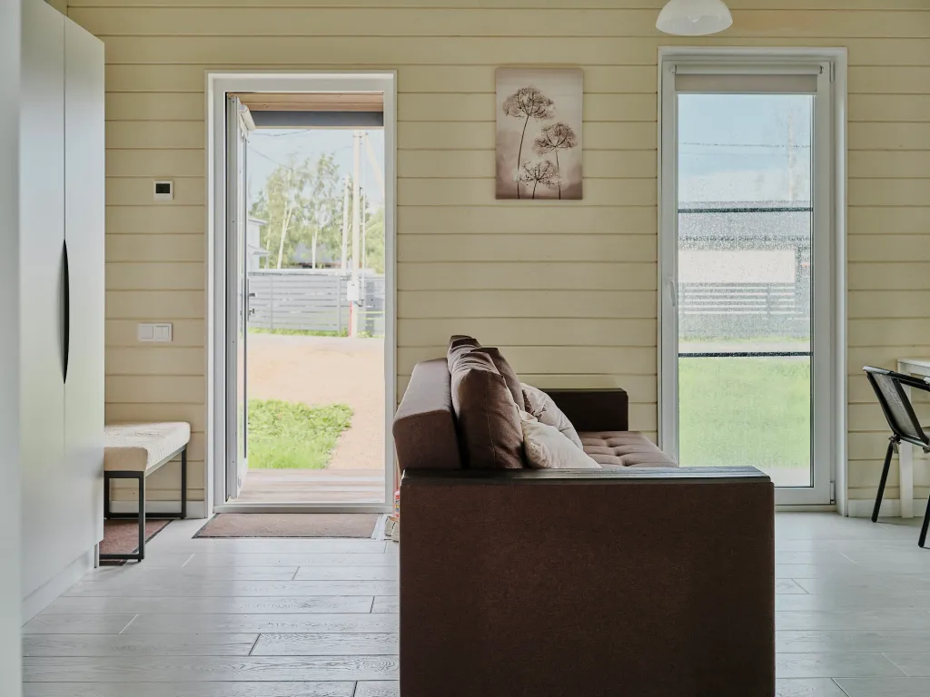 Коттедж Новый дом с сауной и детской/спортивной площадкой — Капорки